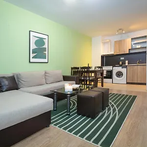 Modern And Bright Near Center - Free Parking Hotel apartamentowy